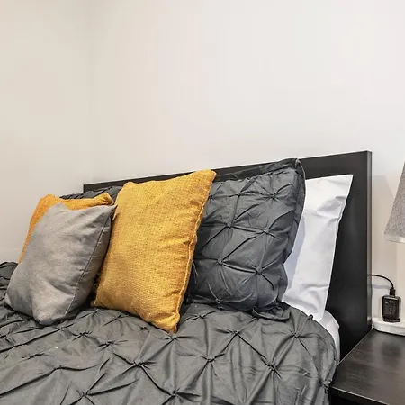 Luxe Central Bradford Apartment