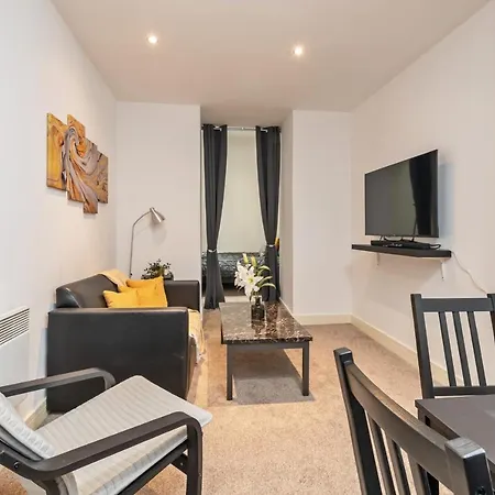 Luxe Central Bradford Apartment *