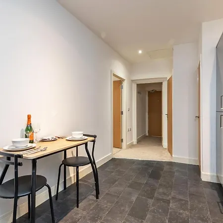 Luxe Central Bradford Apartment