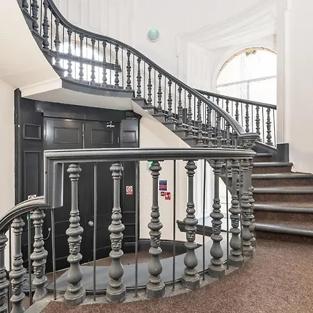 Luxe Central Bradford Apartment